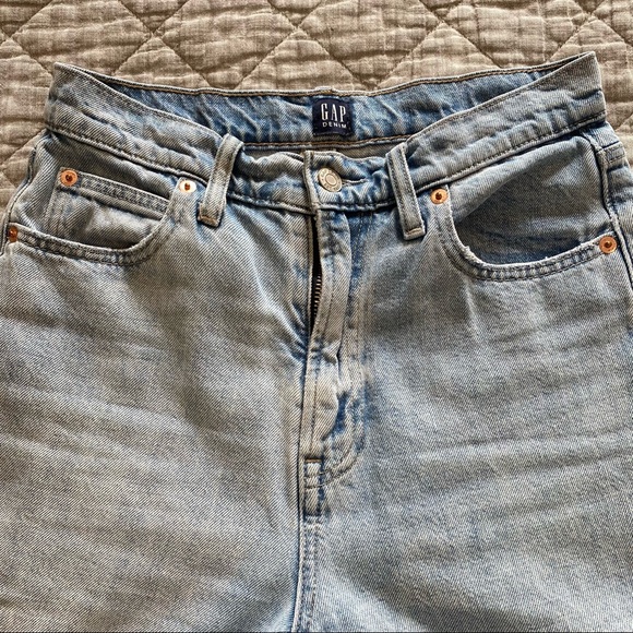 Gap Light Wash Mom Jeans - Picture 5 of 6